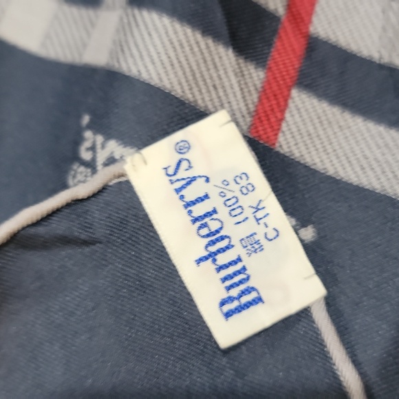 Authentic Burberry silk scarf - Picture 6 of 7